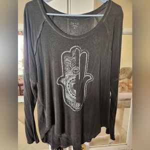 Zoe + Liv Black Graphic Women's Top